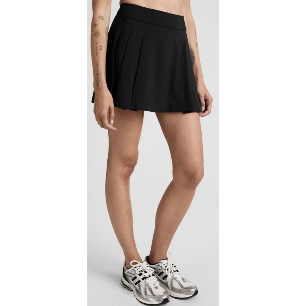 Beyond Yoga Skort Size Large Circle Skirt Built in Shorts Pockets Black Pleated